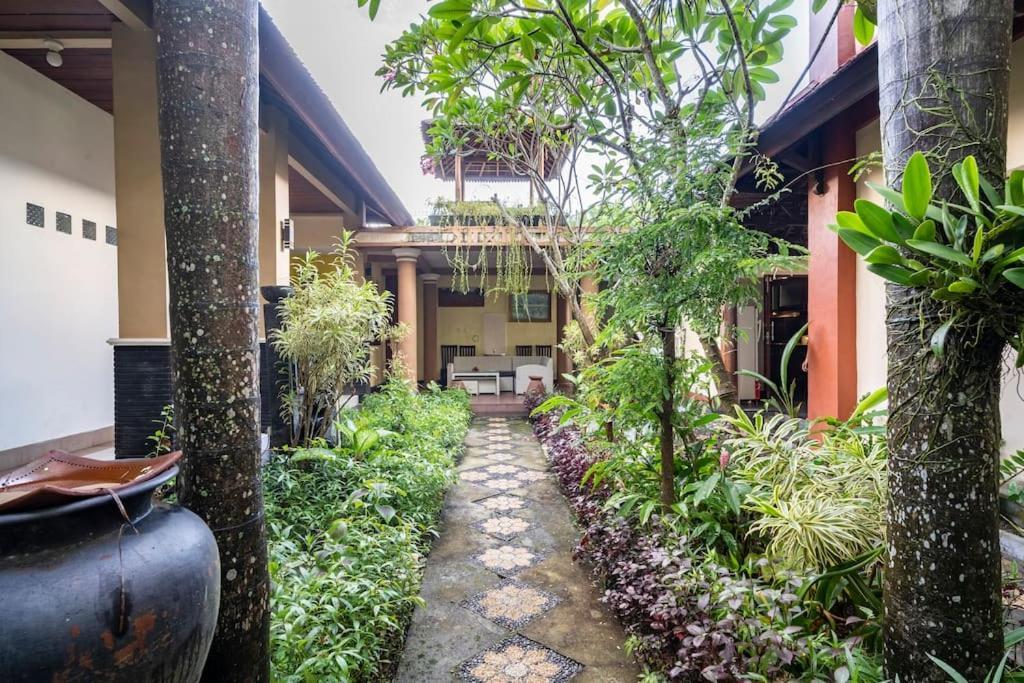 Villa Kenanga In Meninting By The Beach Mataram Luaran gambar