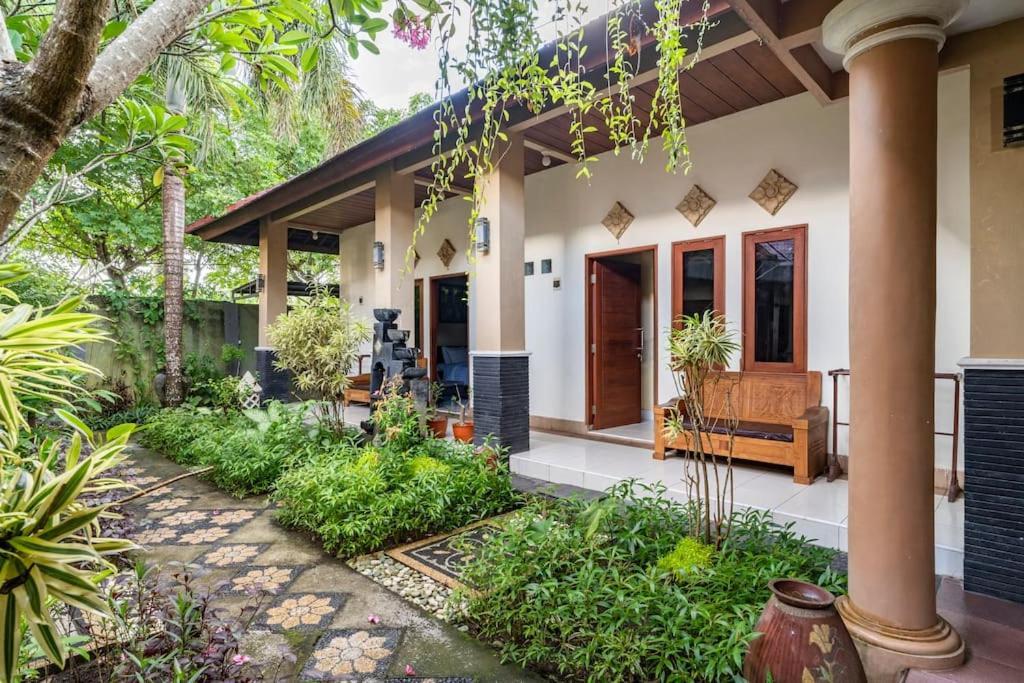 Villa Kenanga In Meninting By The Beach Mataram Luaran gambar