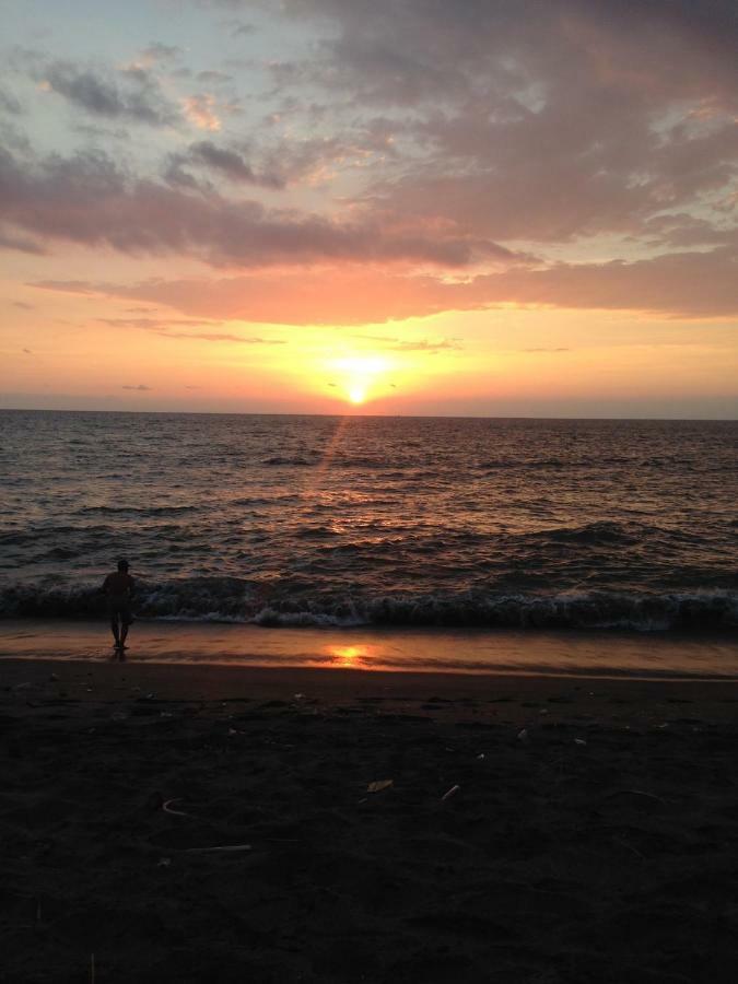 Villa Kenanga In Meninting By The Beach Mataram Luaran gambar